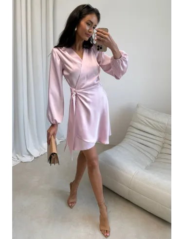 Catlin – Elegantes Mini Wickelkleid in Hellpink mit Taillenband & langen Ärmeln | Roco Fashion