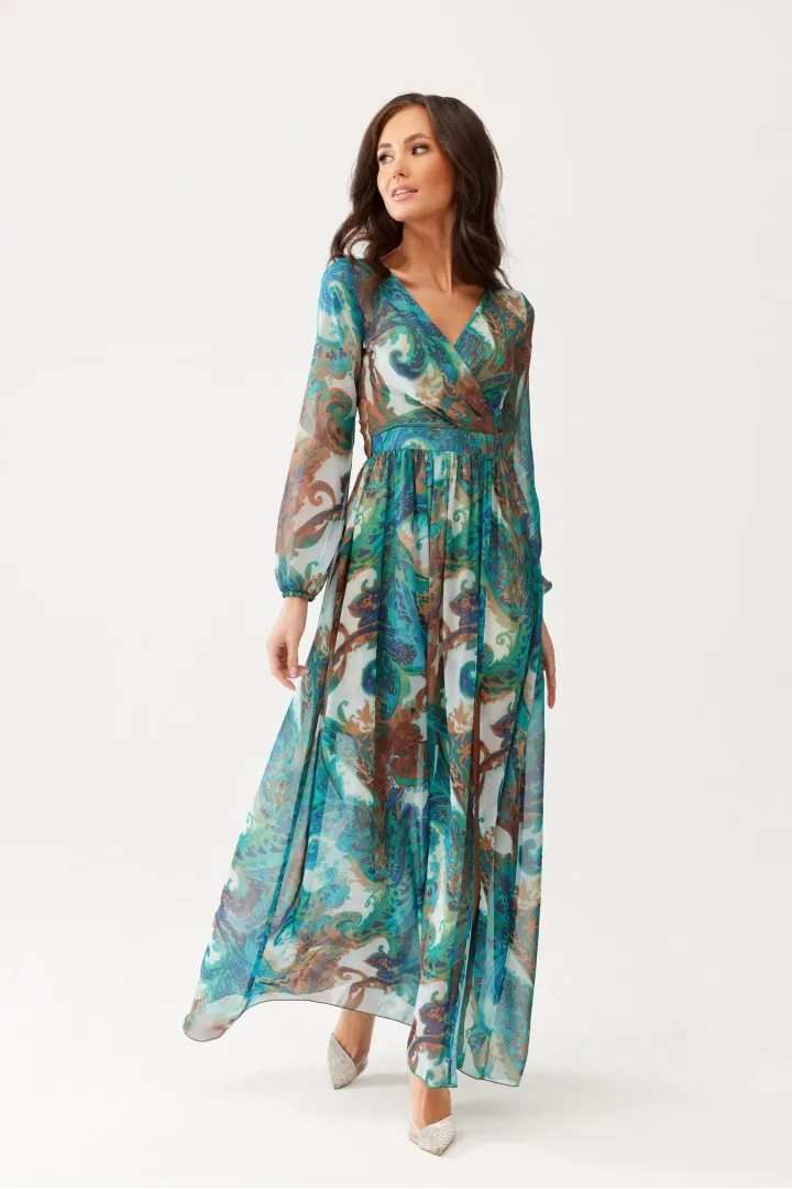 Alessia – sukienka maxi z szyfonu we wzorze paisley i wycięciem na plecach
