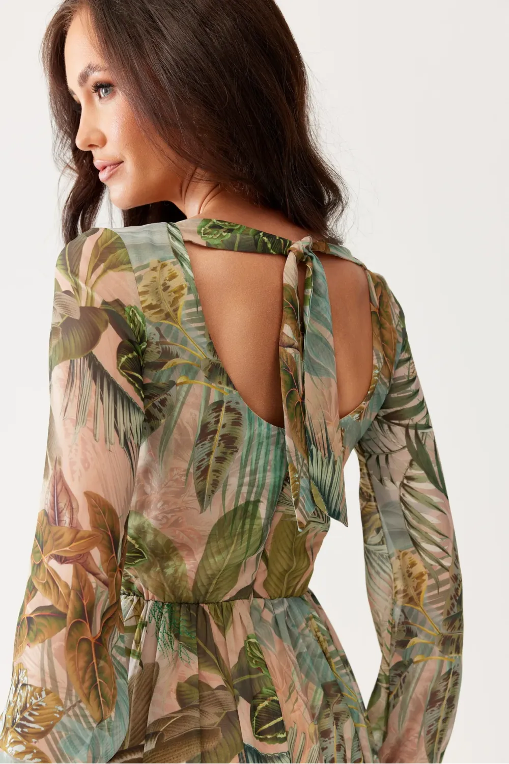 Alessia – wielokolorowa sukienka maxi z nadrukiem i wycięciem na plecach | Roco Fashion