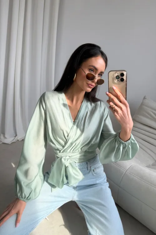 Nerina - elegante Wickelbluse mit Taillenbindung und langen Ärmeln in Mint
