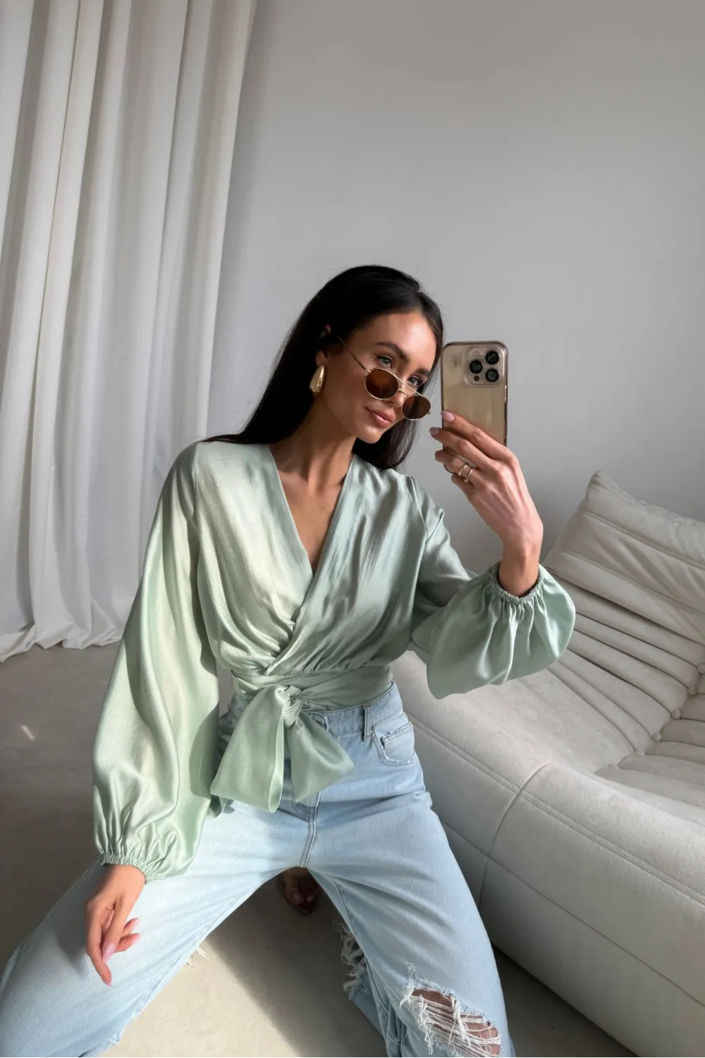 Nerina – kopertowa bluzka wiązana w talii, długi rękaw, miętowa | Roco Fashion