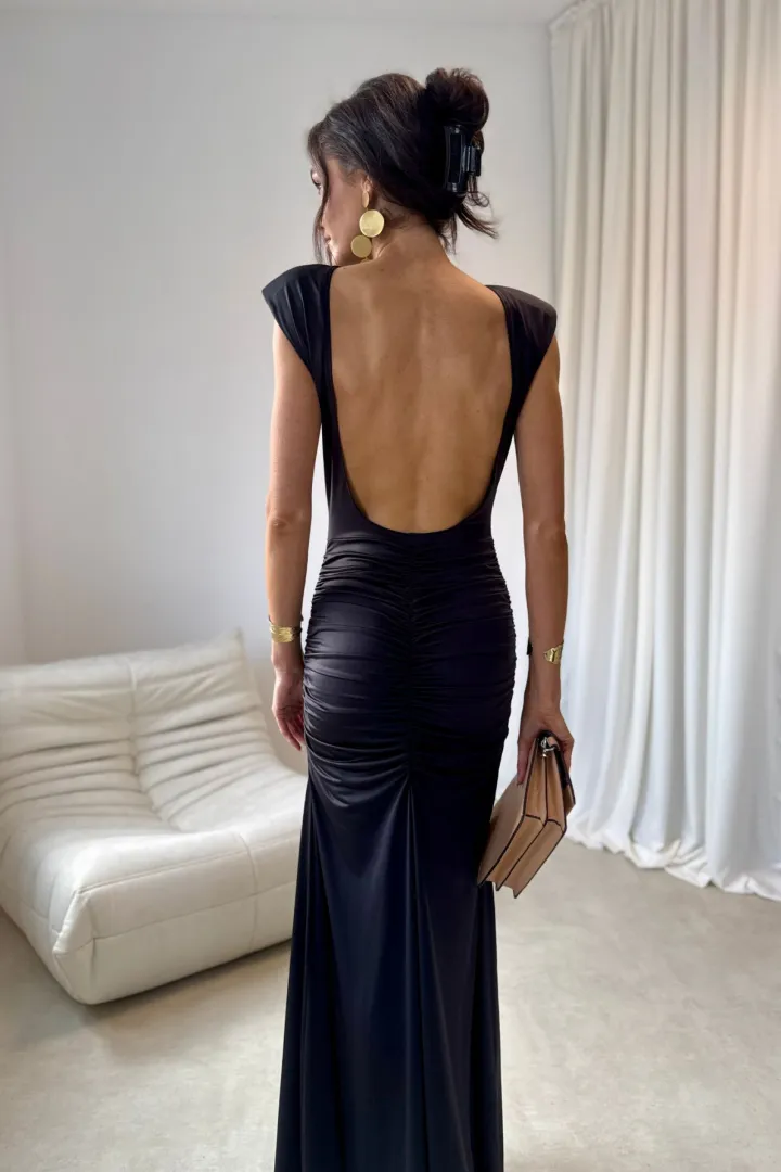 Aurelia - Elegantes Maxikleid mit Raffungen, tiefem Rückenausschnitt und Beinschlitz in Schwarz