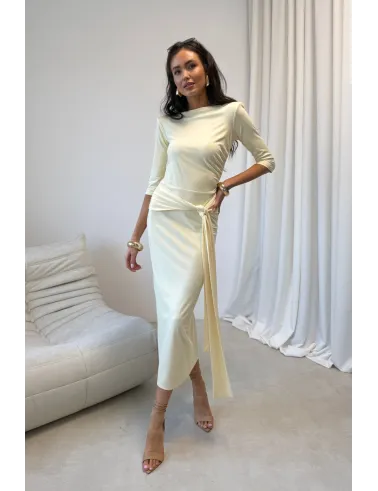 Lidiana – elegantes Midikleid mit Taillenbindung und 3/4-Ärmeln in Hellgelb | Roco Fashion