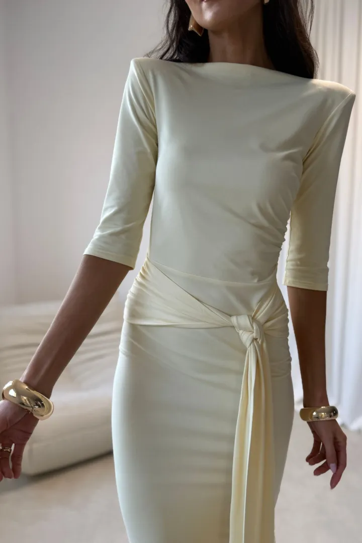 Lidiana - elegante Midikleid mit Taillenbindung und 3/4-Ärmeln in hell Gelb