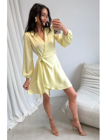 Catlin – Elegantes Mini Wickelkleid mit Taillenband & langen Ärmeln in Gelb | Roco Fashion