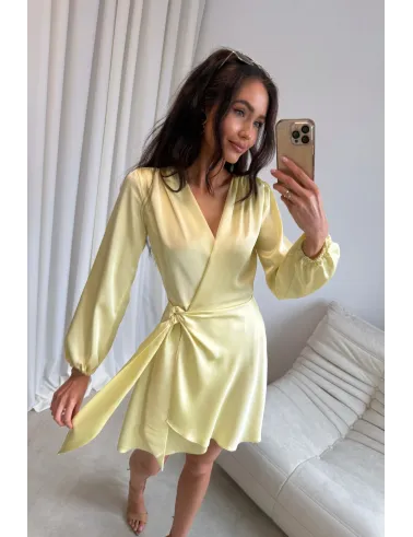 Catlin – Elegantes Mini Wickelkleid mit Taillenband & langen Ärmeln in Gelb | Roco Fashion
