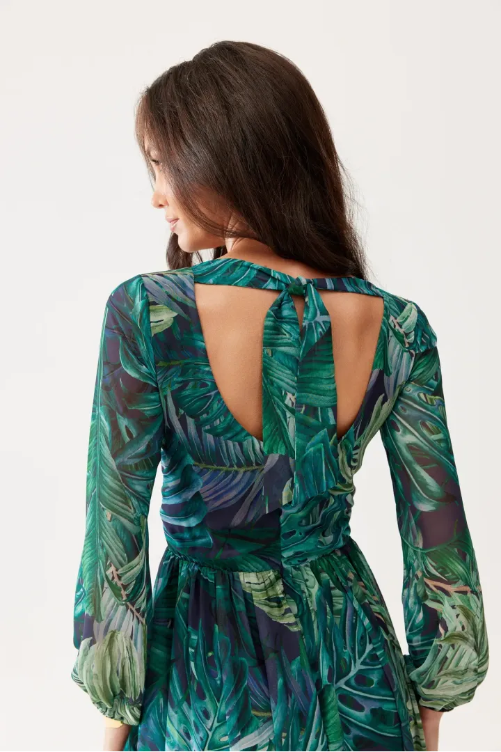 Alessia – sukienka maxi z szyfonu z nadrukiem liści i wycięciem na plecach