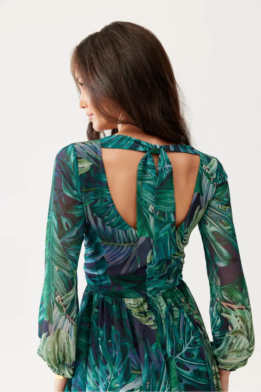 Alessia – sukienka maxi z nadrukiem z wycięciem na plecach | Roco Fashion