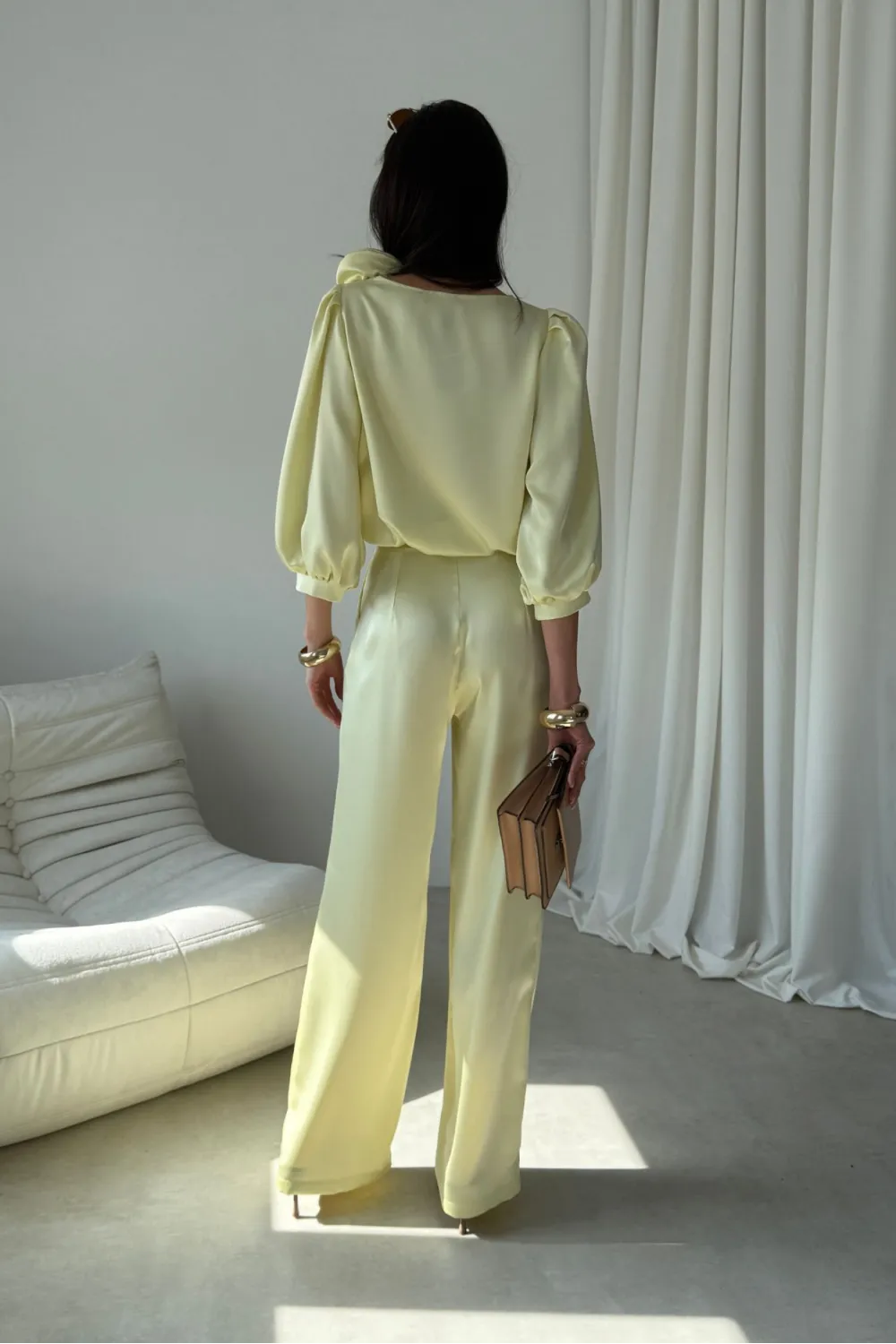 Elsa – eleganckie szerokie spodnie satynowe żółte damskie | Roco Fashion