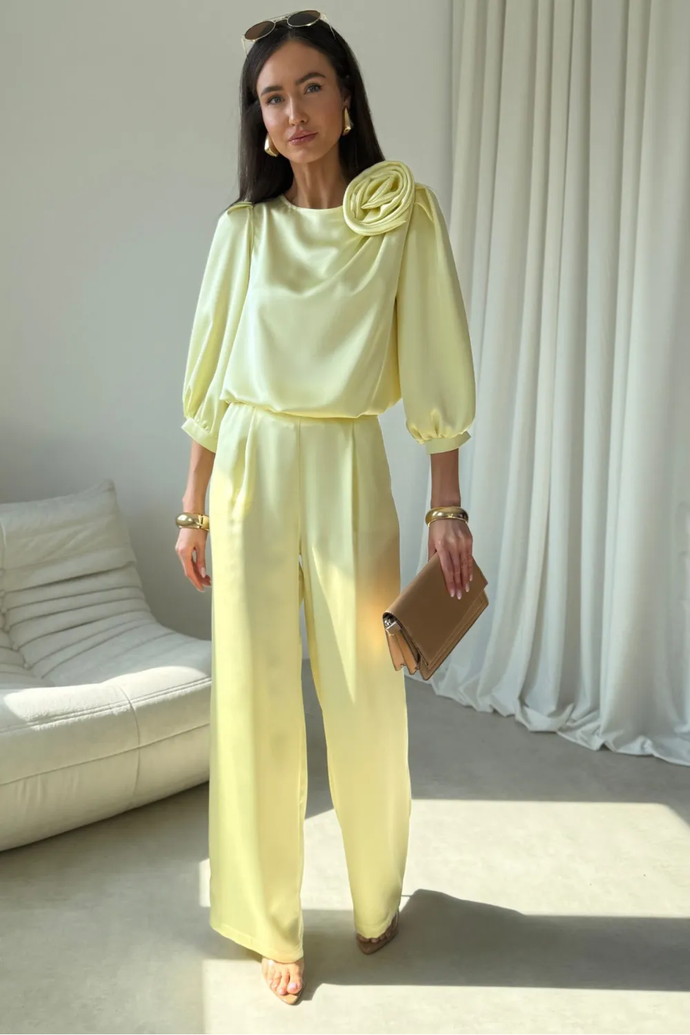 Elsa – eleganckie szerokie spodnie satynowe żółte damskie | Roco Fashion