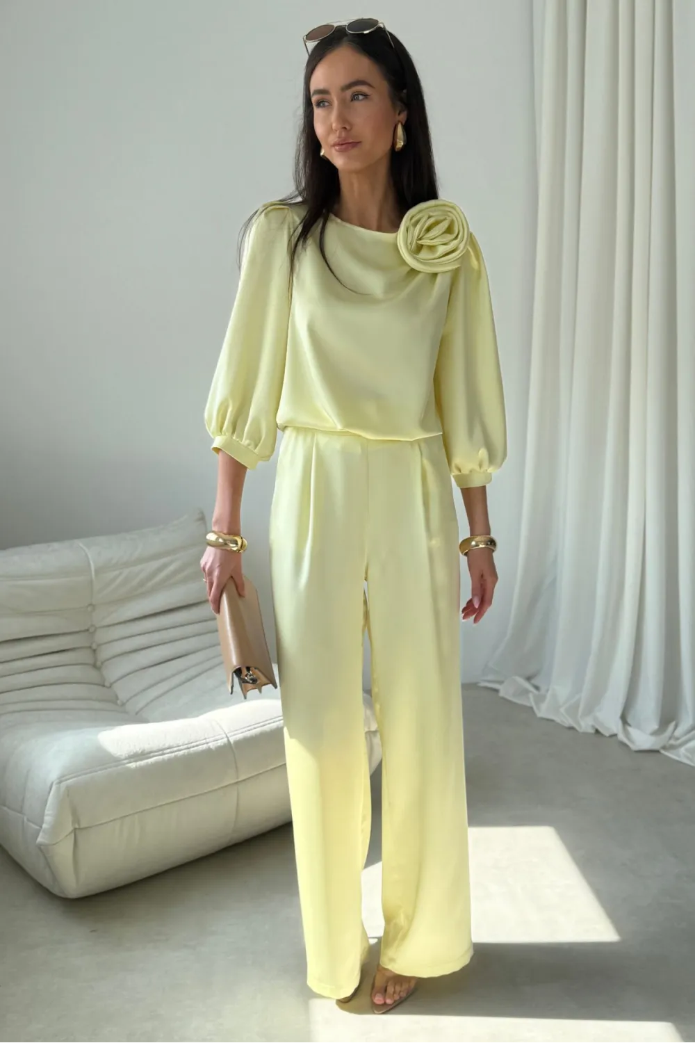 Elsa – eleganckie szerokie spodnie satynowe żółte damskie | Roco Fashion