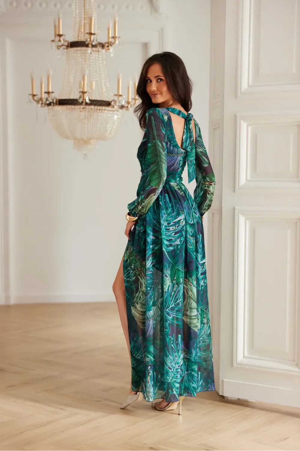 Alessia – sukienka maxi z nadrukiem z wycięciem na plecach | Roco Fashion