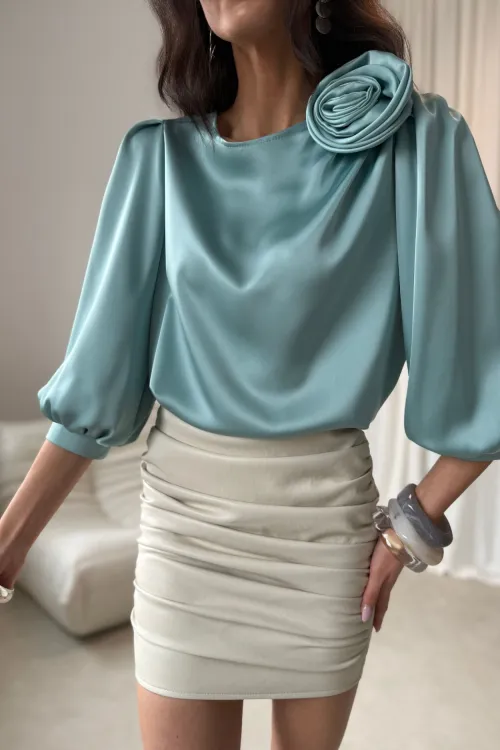 Giana – stilvolle Bluse in Mint mit floraler Applikation & voluminösen Ärmeln | Roco Fashion