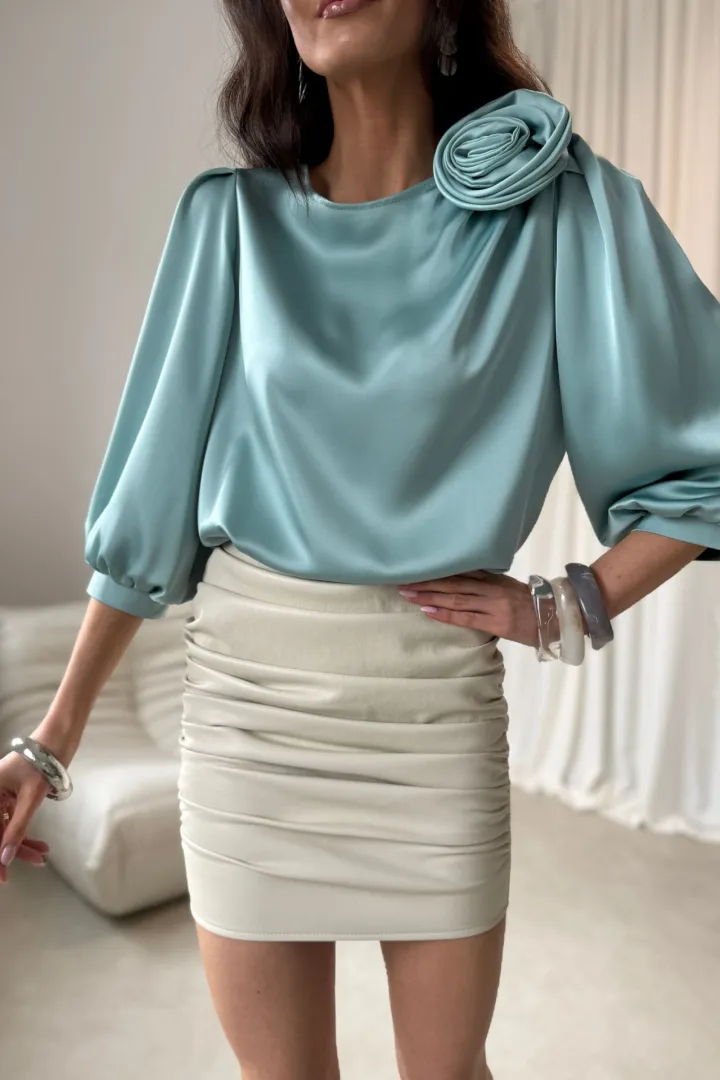 Giana - stilvolle Bluse mit floraler Applikation und voluminösen Ärmeln in Mint