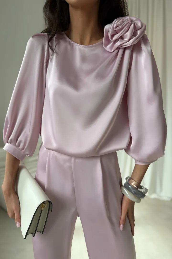 Giana - stilvolle Bluse mit floraler Applikation und voluminösen Ärmeln in hell pink