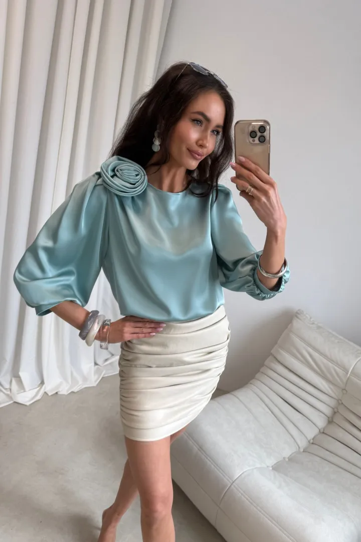 Giana - stilvolle Bluse mit floraler Applikation und voluminösen Ärmeln in Mint