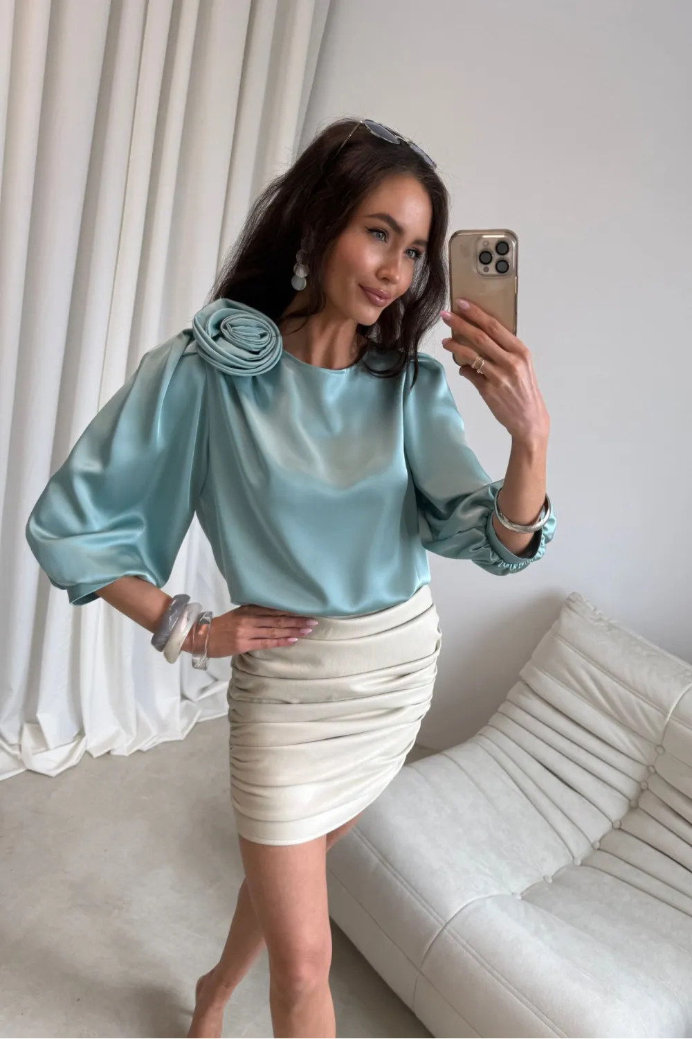 Giana – stilvolle Bluse in Mint mit floraler Applikation & voluminösen Ärmeln | Roco Fashion