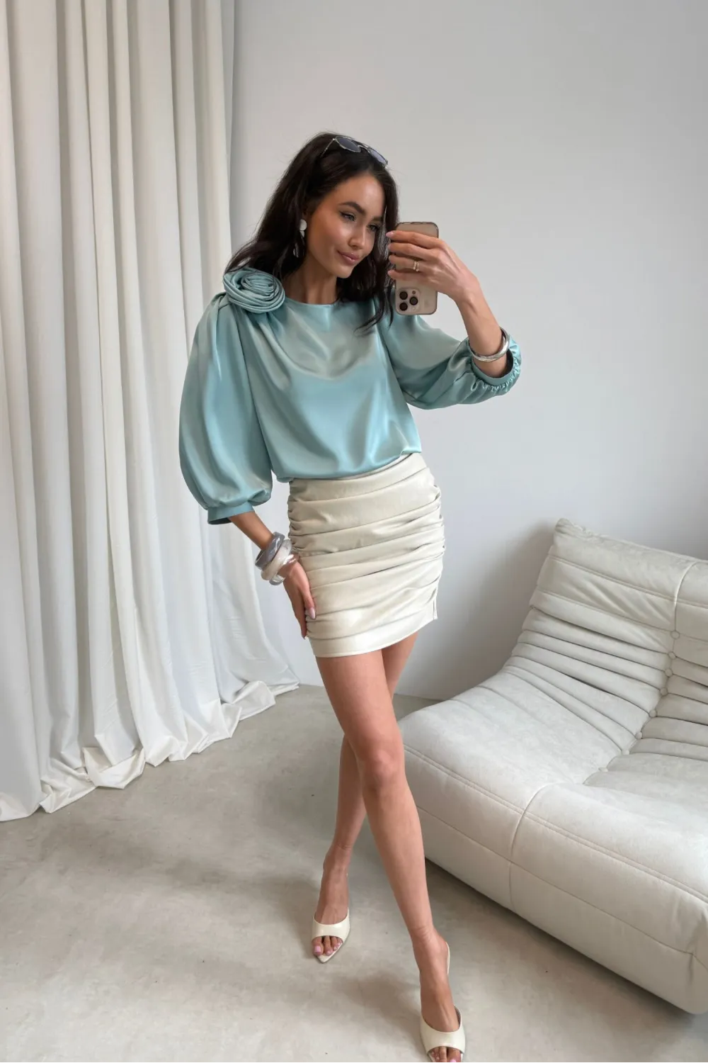 Giana – stilvolle Bluse in Mint mit floraler Applikation & voluminösen Ärmeln | Roco Fashion