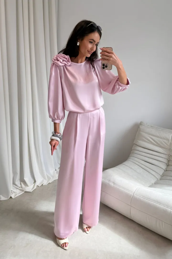 Elsa – elegante Wide-Leg Hose mit Satin-Finish in Hellrosa | Roco Fashion