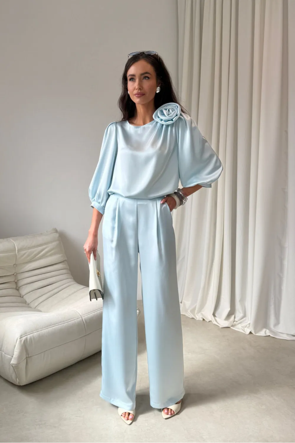 Elsa – elegante Wide-Leg Hose mit Satin-Finish in Babyblau | Roco Fashion