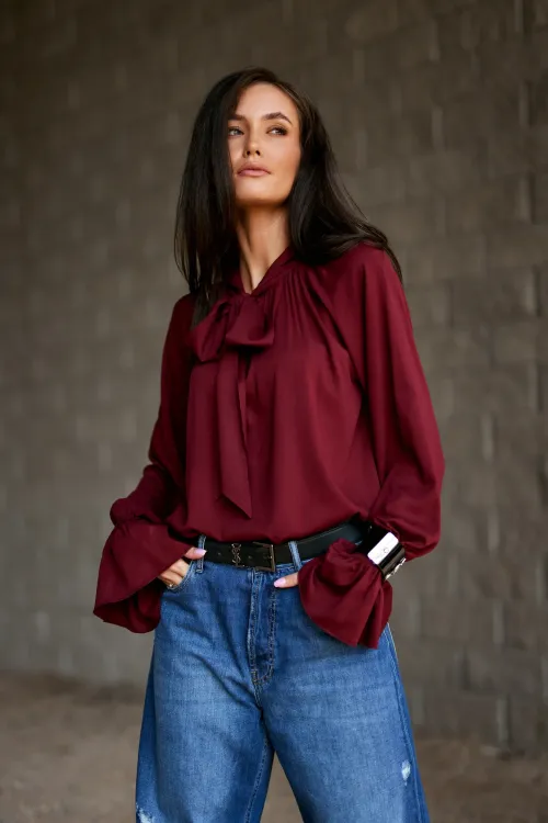 Isabel – elegancka bordowa bluzka z wiązaniem przy szyi | Roco Fashion