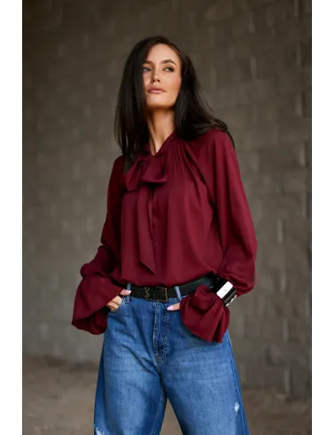 Isabel – elegancka bordowa bluzka z wiązaniem przy szyi | Roco Fashion
