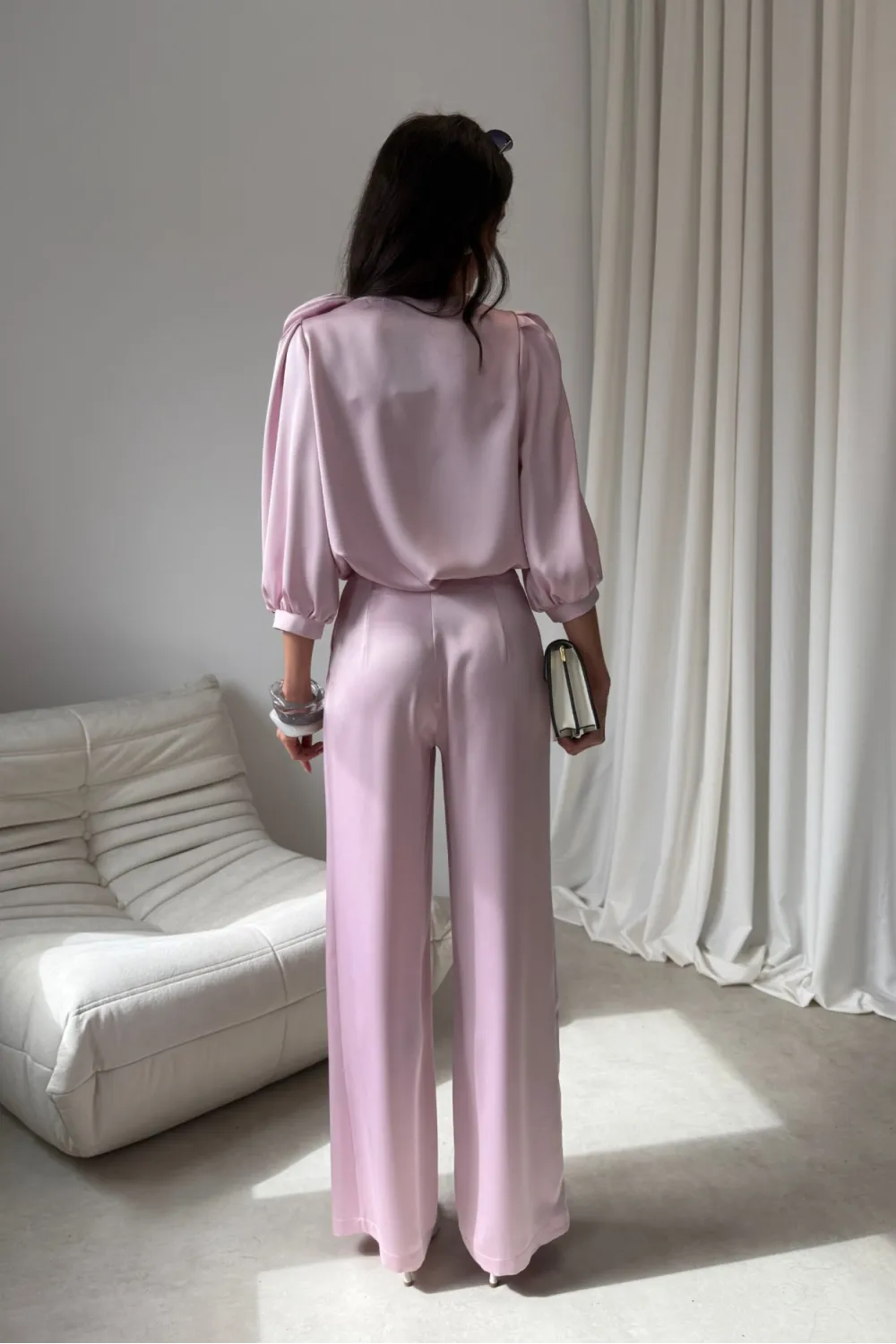 Elsa – eleganckie szerokie spodnie satynowe w kolorze jasnoróżowym | Roco Fashion