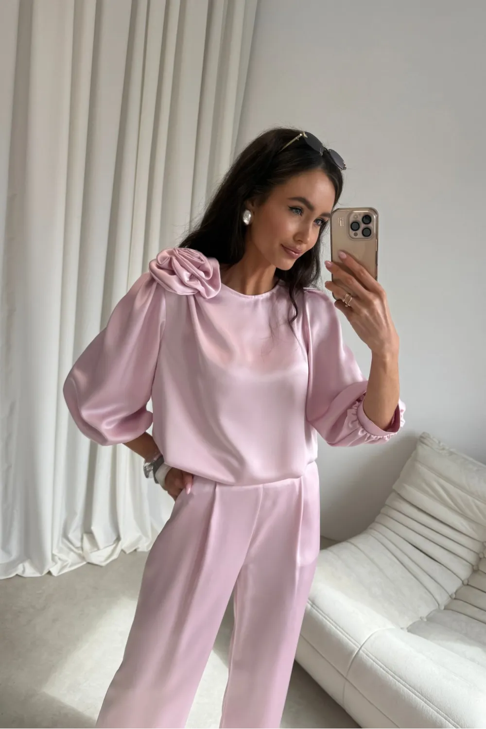 Elsa – elegante Wide-Leg Hose mit Satin-Finish in Hellrosa | Roco Fashion
