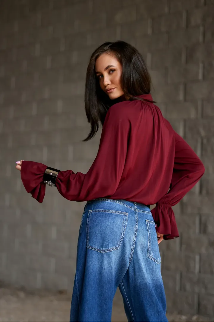 Isabel – elegancka bordowa bluzka z wiązaniem przy szyi