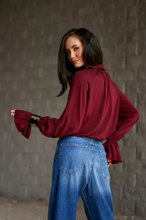 Isabel – elegante bordeauxrote Bluse mit Bindeschleife am Hals