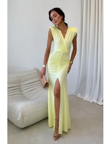 Noelia – Langes elegantes Abendkleid mit Drapierung und Beinschlitz in Gelb | Roco Fashion