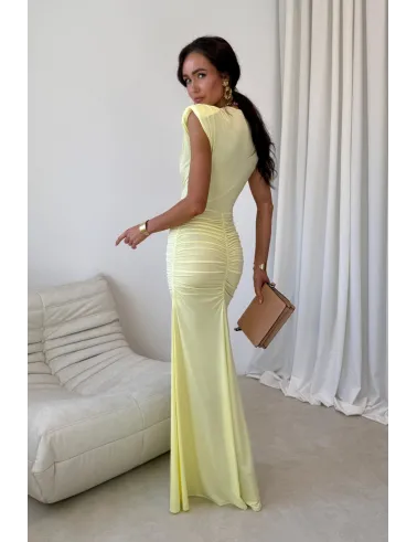 Noelia – Langes elegantes Abendkleid mit Drapierung und Beinschlitz in Gelb | Roco Fashion