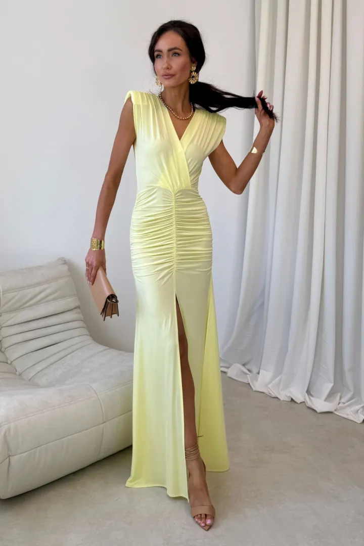 Noelia - Lange elegante Abendkleid mit Drapierung und Beinschlitz in Gelb