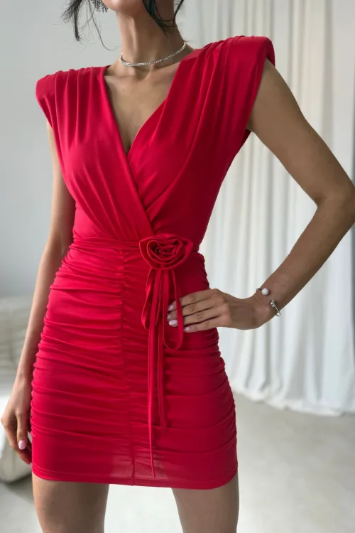 Zirelle – figurbetontes rotes Minikleid mit Raffungen & Wickelausschnitt | Roco Fashion