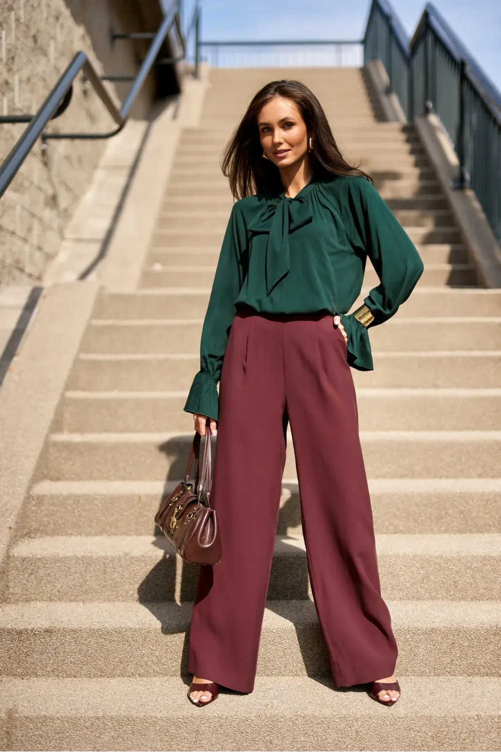 Isabel – elegante Bluse in Flaschengrün mit Bindeschleife am Hals | Roco Fashion