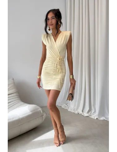 Zirelle – figurbetontes Minikleid mit Raffungen & Wickelausschnitt in Hellgelb | Roco Fashion