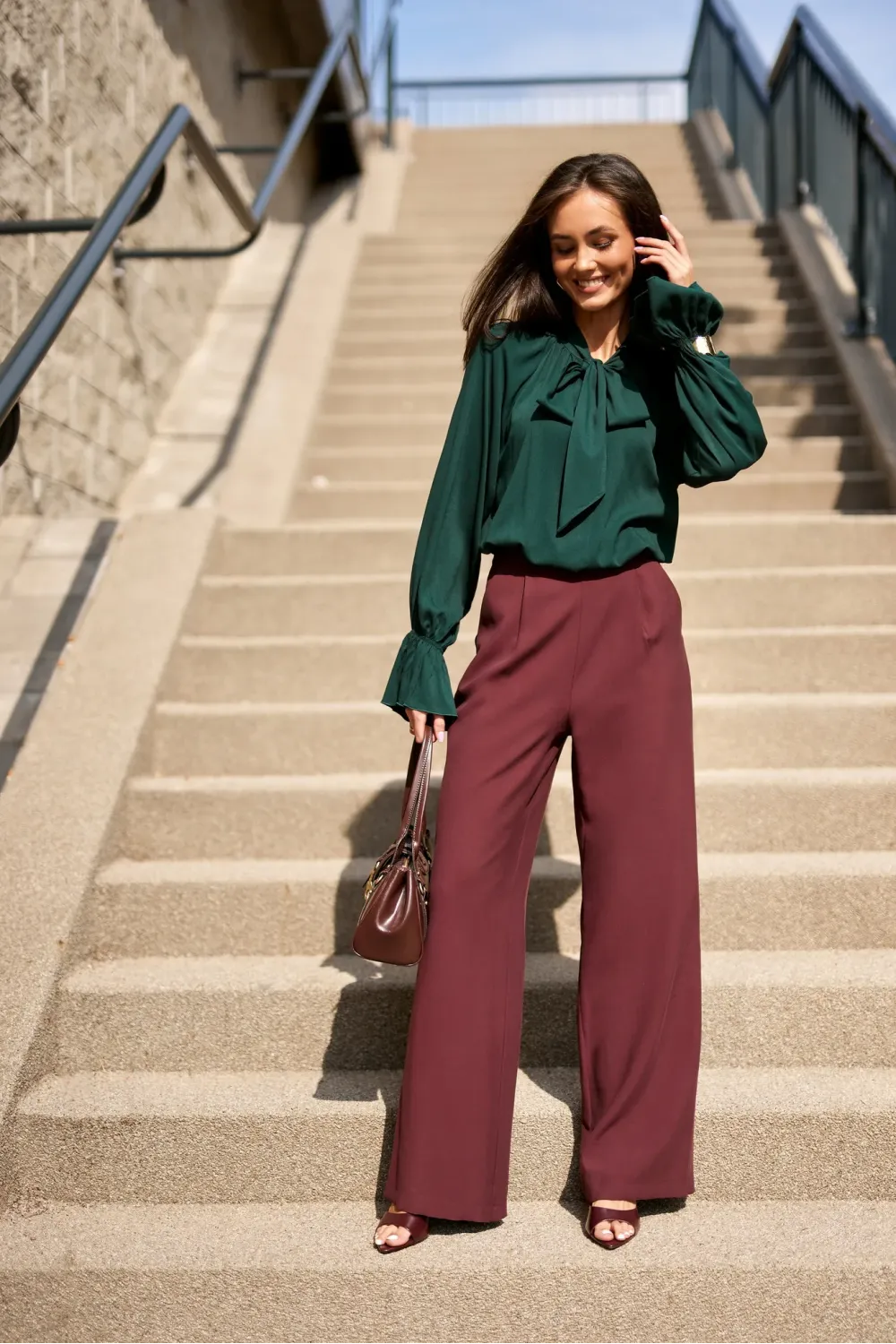 Isabel – elegante Bluse in Flaschengrün mit Bindeschleife am Hals | Roco Fashion