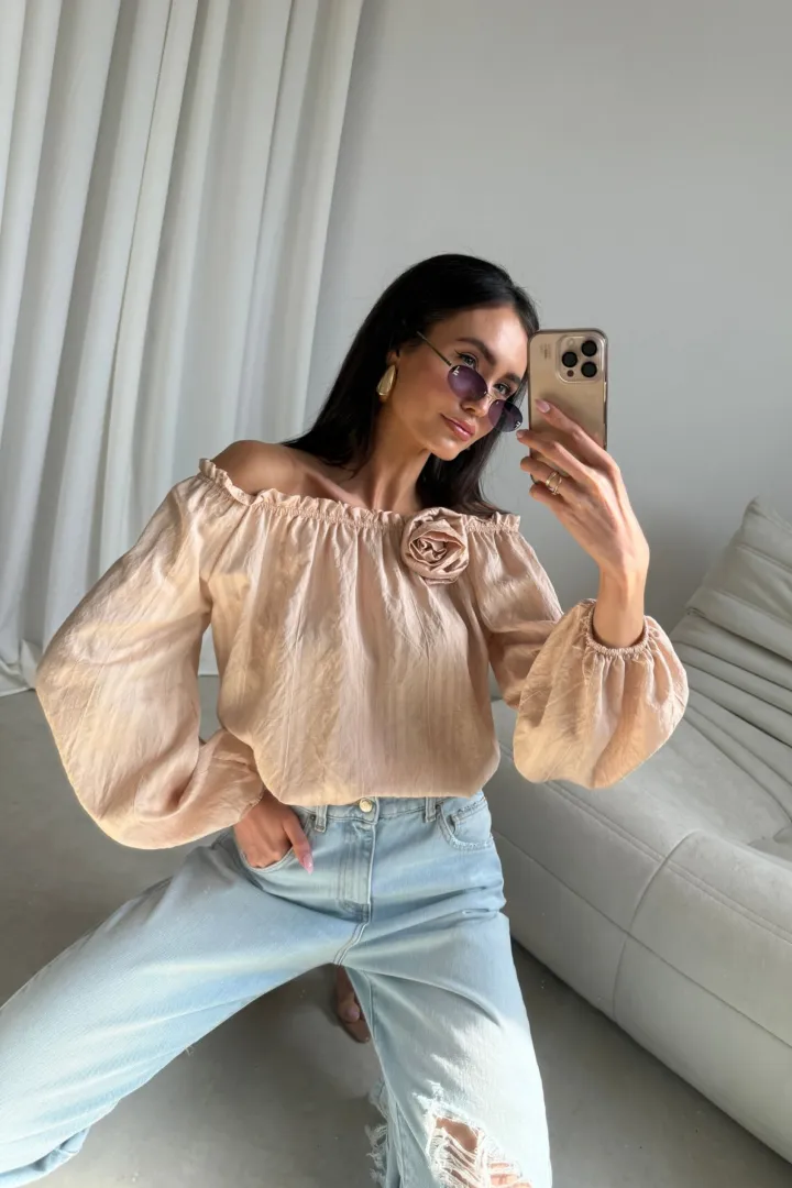 Monaco – Off-Shoulder Bluse mit floraler Applikation Beige | Roco Fashion