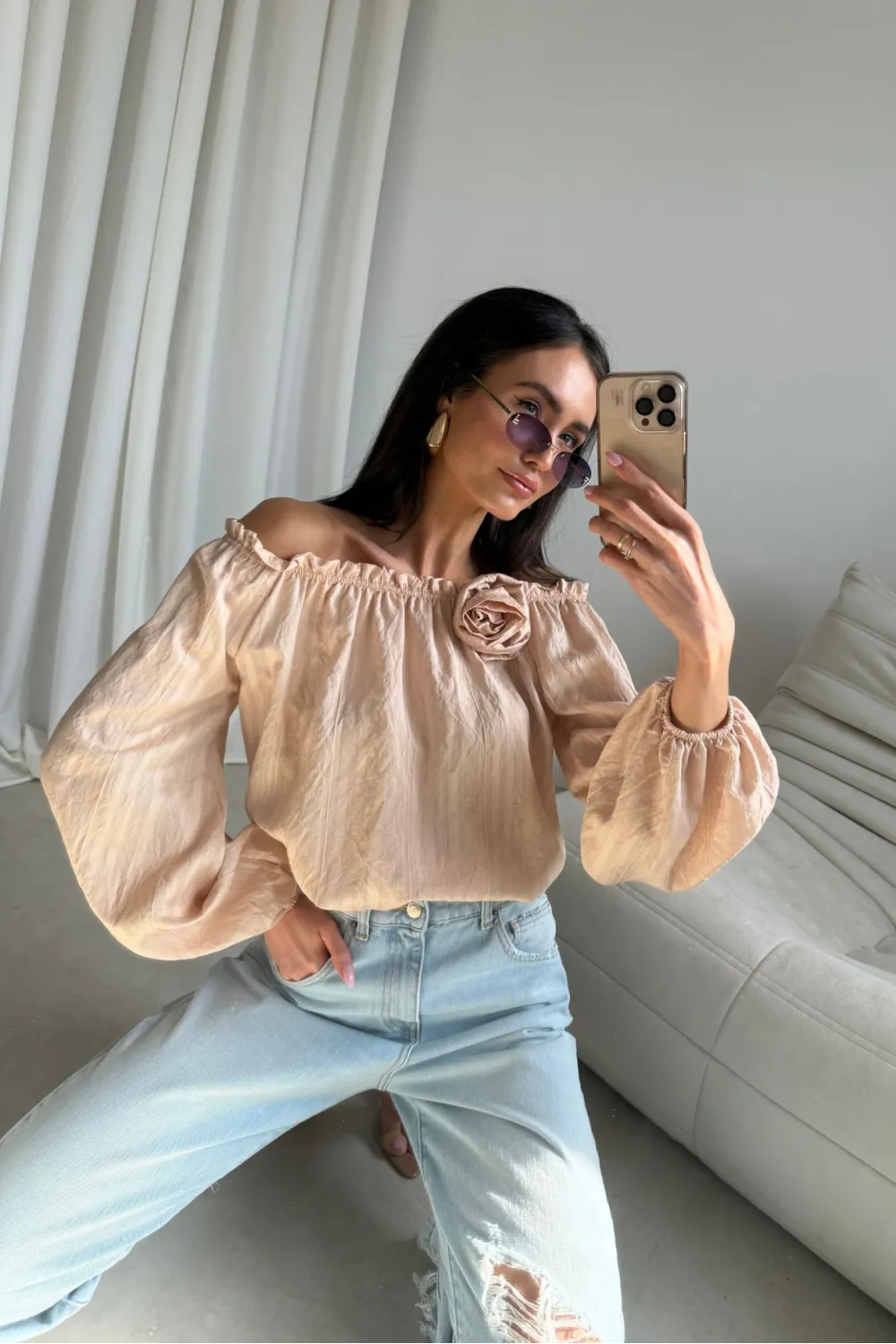 Monaco – Off-Shoulder Bluse mit floraler Applikation Beige | Roco Fashion