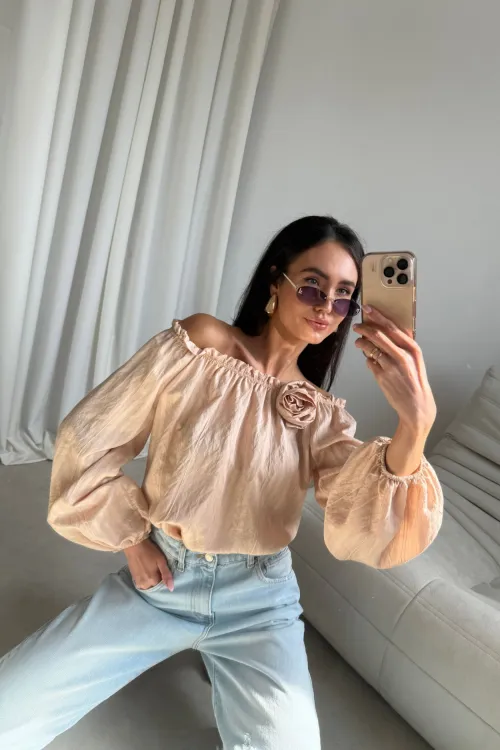 Monaco - Off-Shoulder Bluse mit floraler Applikation in Beige