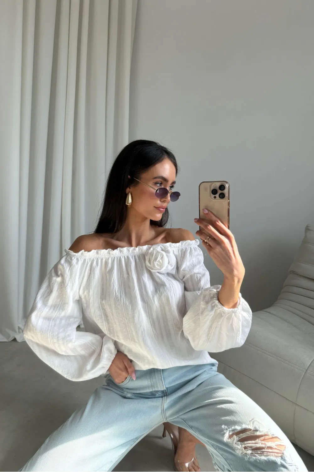 Monaco – Off-Shoulder Bluse mit floraler Applikation Ecru | Roco Fashion