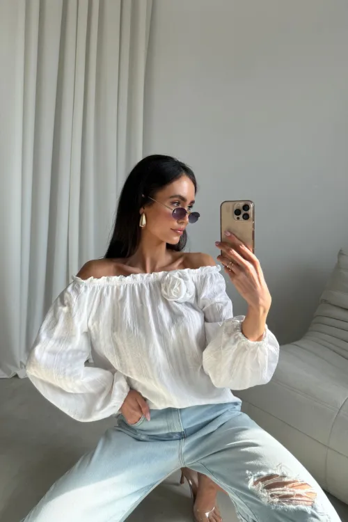 Monaco - Off-Shoulder Bluse mit floraler Applikation in Ecru