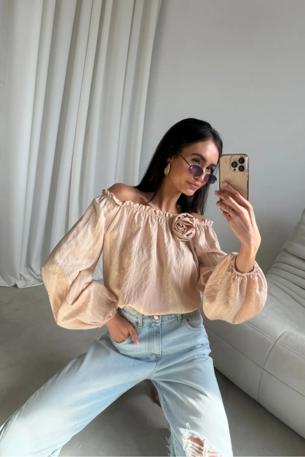Monaco – Off-Shoulder Bluse mit floraler Applikation Beige | Roco Fashion