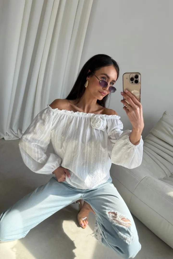 Monaco - Off-Shoulder Bluse mit floraler Applikation in Ecru