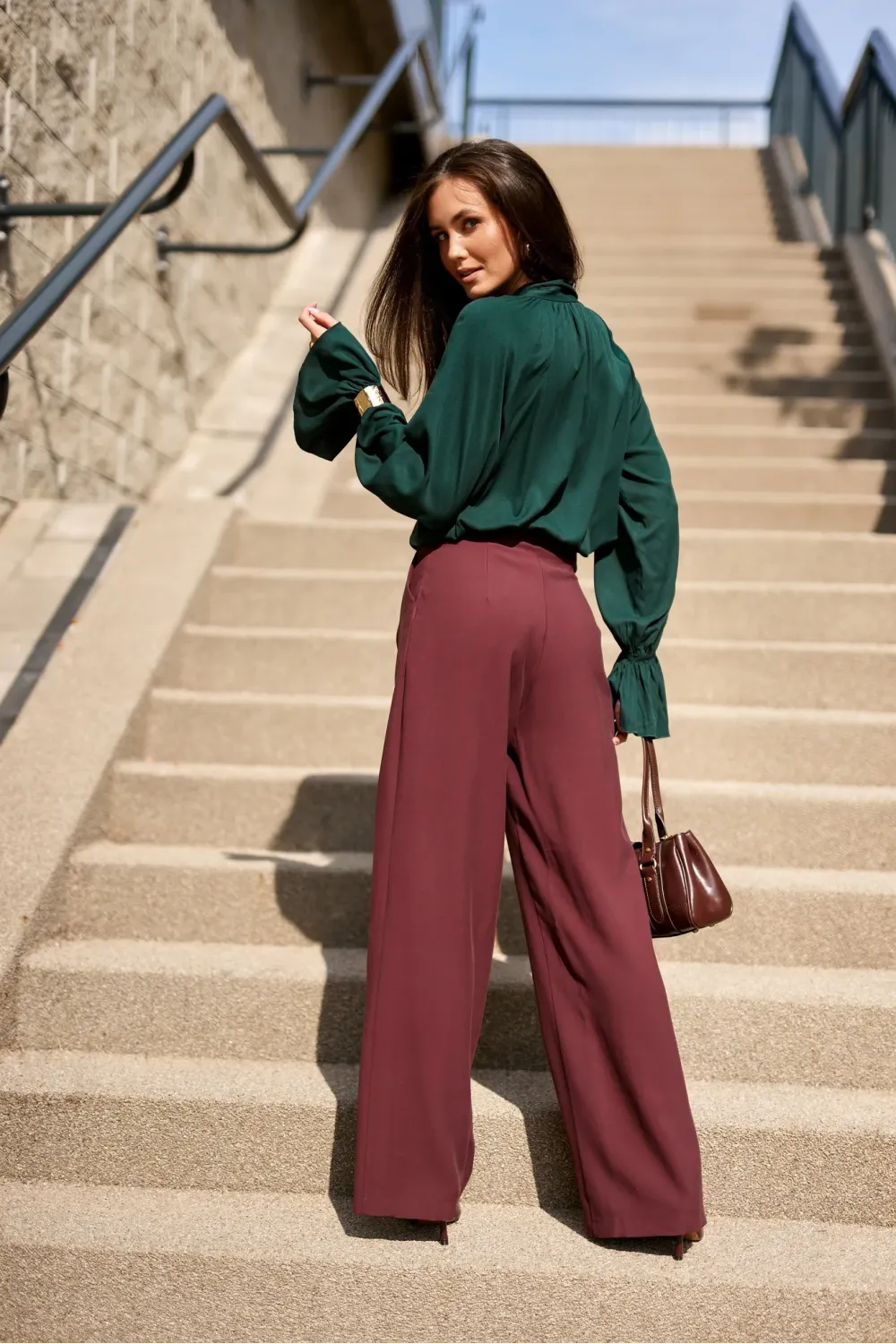 Isabel – elegancka butelkowozielona bluzka z wiązaniem przy szyi | Roco Fashion