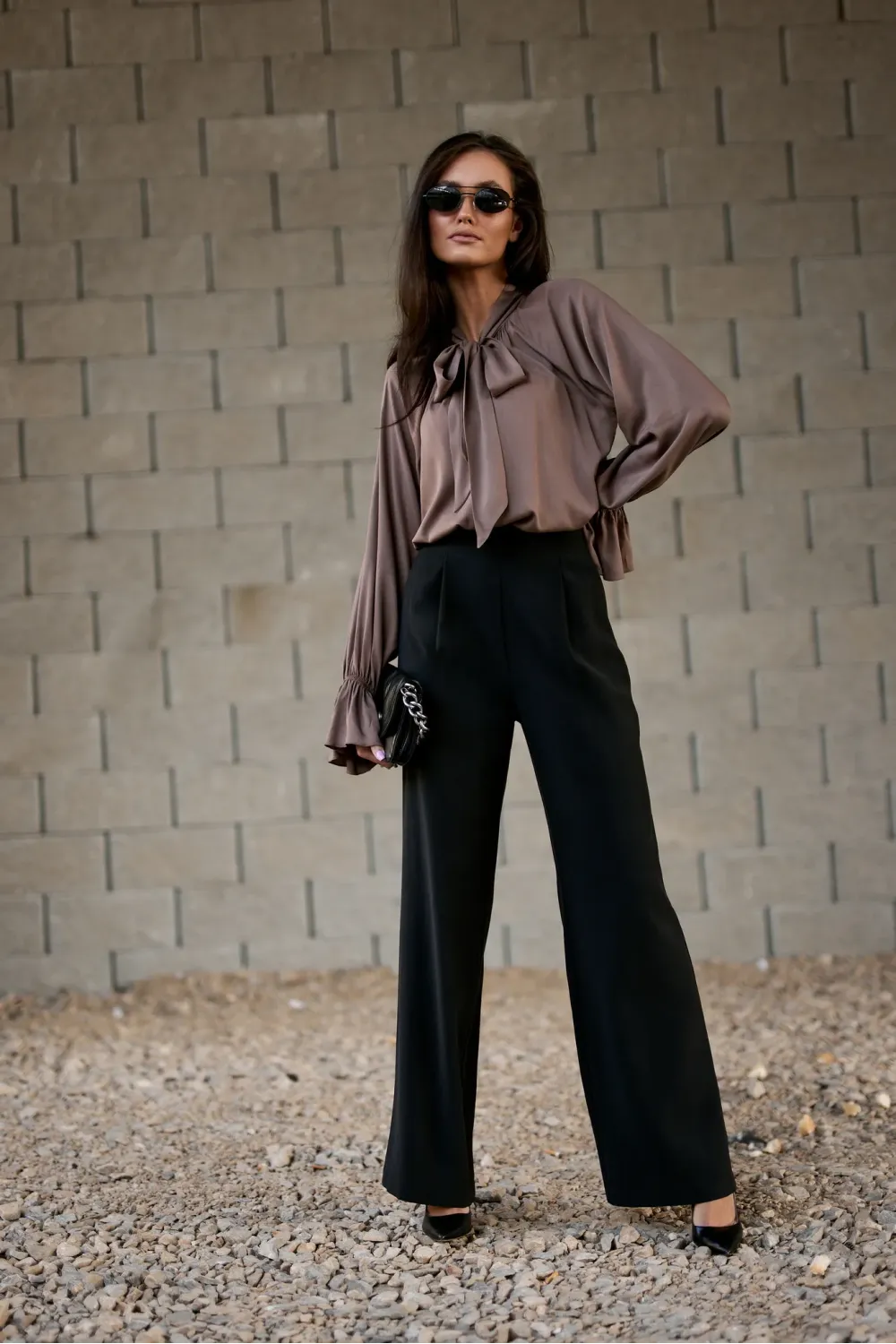 Isabel – elegante Bluse in Cappuccino mit Bindeschleife am Hals | Roco Fashion