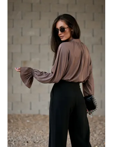 Isabel – elegante Bluse in Cappuccino mit Bindeschleife am Hals | Roco Fashion