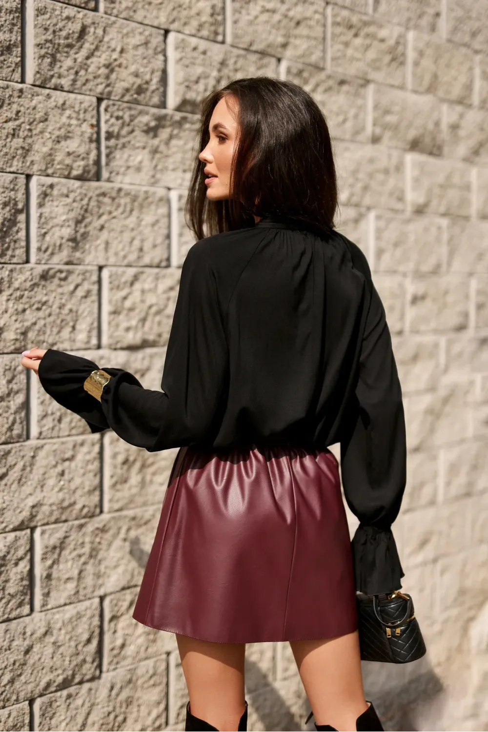 Isabel – elegancka czarna bluzka z wiązaniem przy szyi | Roco Fashion