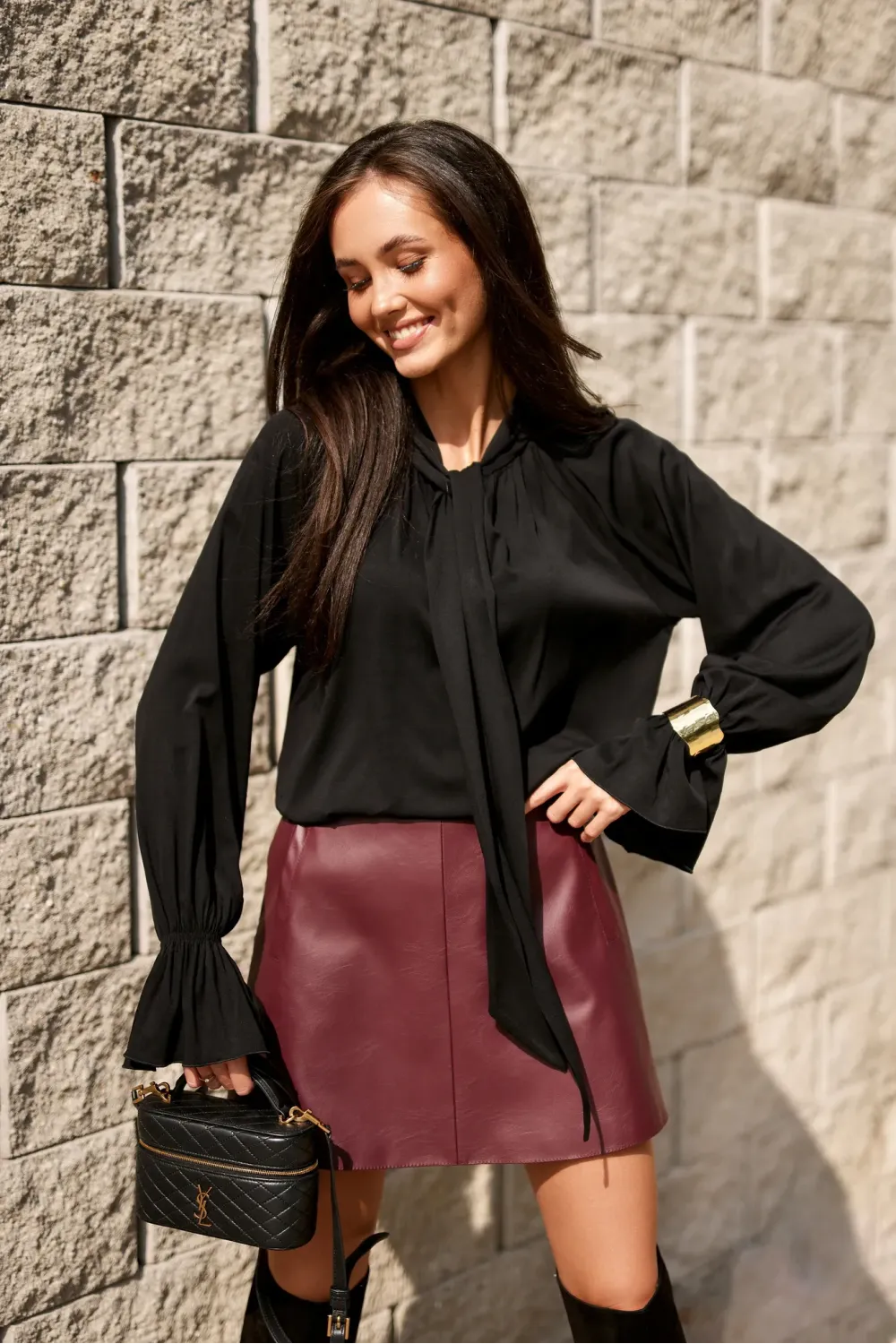 Isabel – elegancka czarna bluzka z wiązaniem przy szyi | Roco Fashion