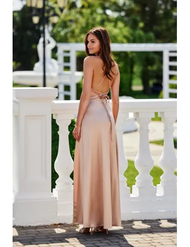 Alessandra – Langes Satin Abendkleid mit Spaghettiträgern, Rückenschnürung und Beinschlitz in Beige | Roco Fashion